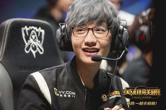 在控球和小 在控球和小